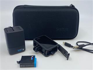 GOPRO HERO 8 WITH CHARGER AND BATTERIES